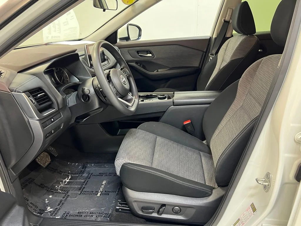 Used 2023 White Nissan SV image 15