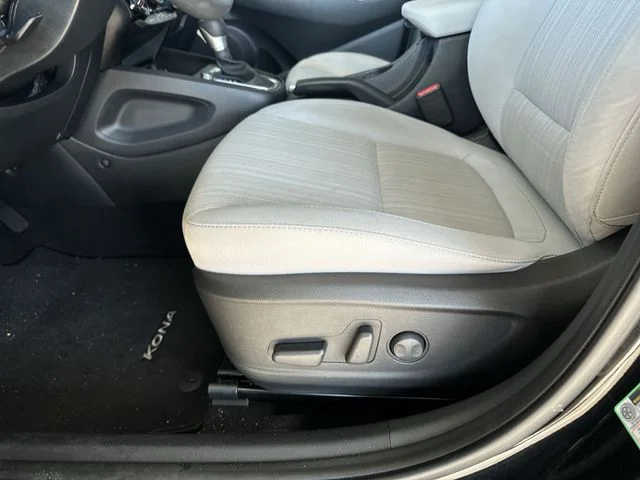 Used 2023 Black Hyundai SEL image 13