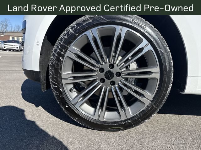 Certified Used 2026 Fuji White Land Rover SE image 10