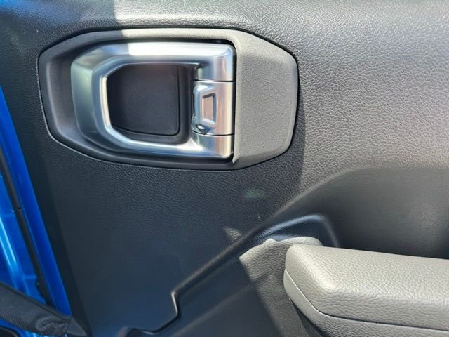 New 2026 Hydro Blue Pearl-Coat Exterior Paint Jeep Mojave image 23