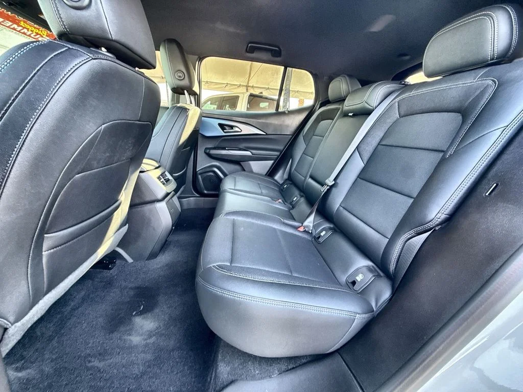 Used 2024 Summit White Chevrolet LT image 24