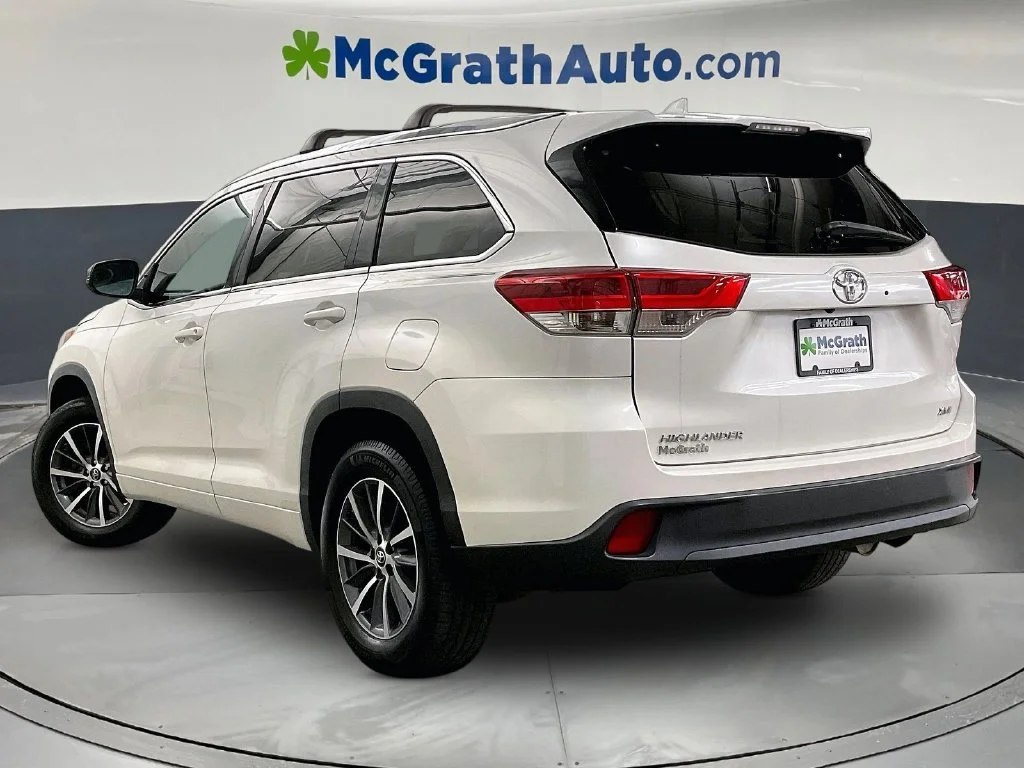 Certified Used 2018 White Toyota XLE image 3