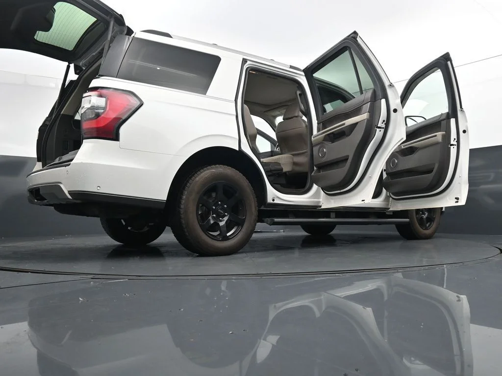 Used 2021 White Ford Limited image 41