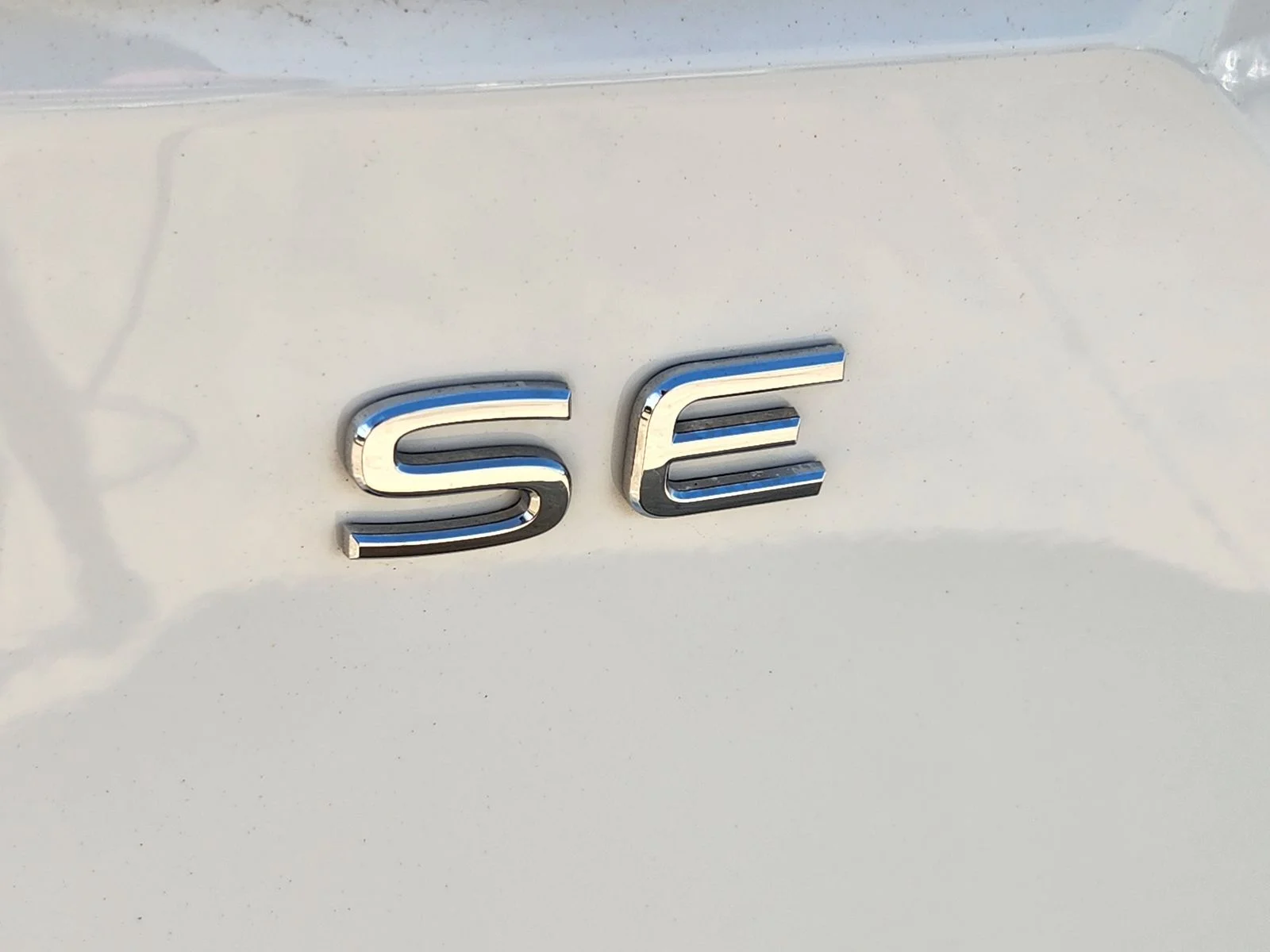 Used 2024 White Volkswagen 2.0T SE image 11