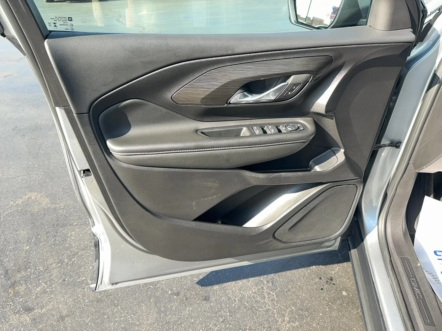 Used 2024 Sterling Metallic GMC SLE image 10