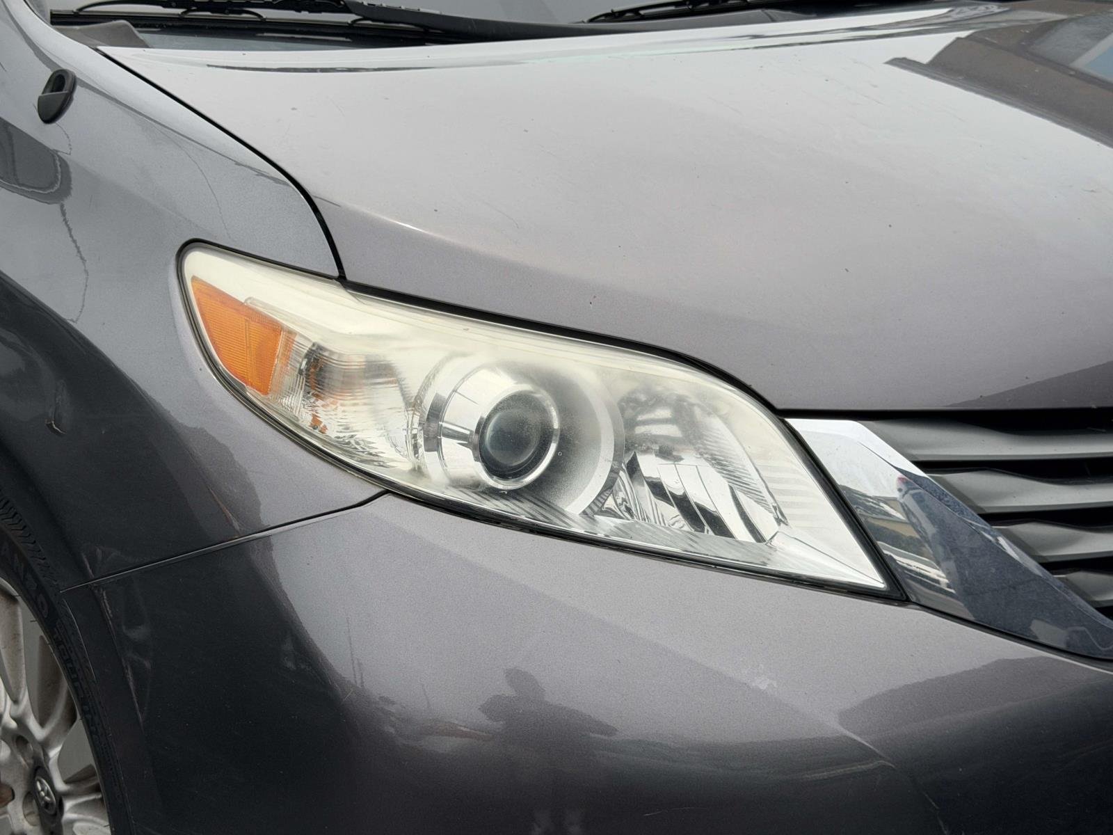 Used 2013  Toyota Limited 7-Passenger image 8