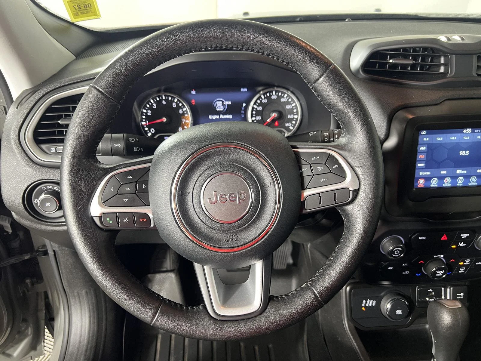 Used 2021  Jeep Latitude image 14