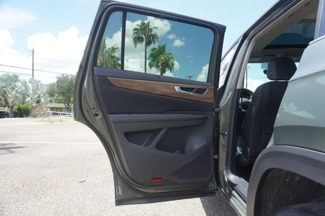 New 2026 Avocado Green Pearl Volkswagen 2.0T SE w/Technology image 21