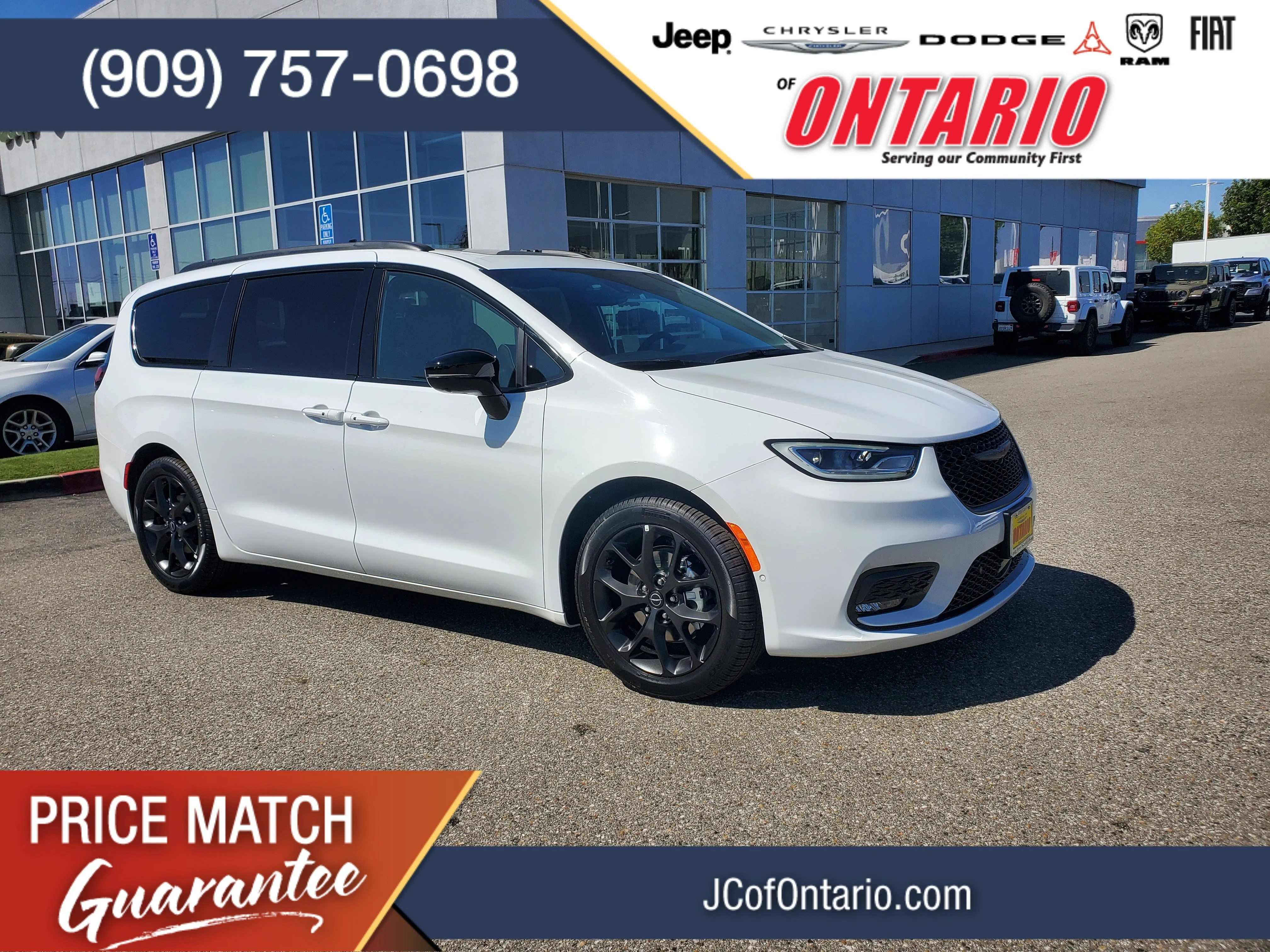 2026 Chrysler Pacifica Limited's photo