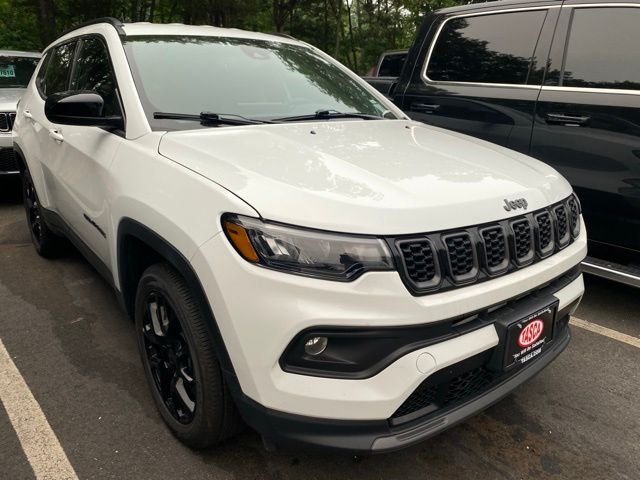 Used 2025 White Jeep Latitude image 2