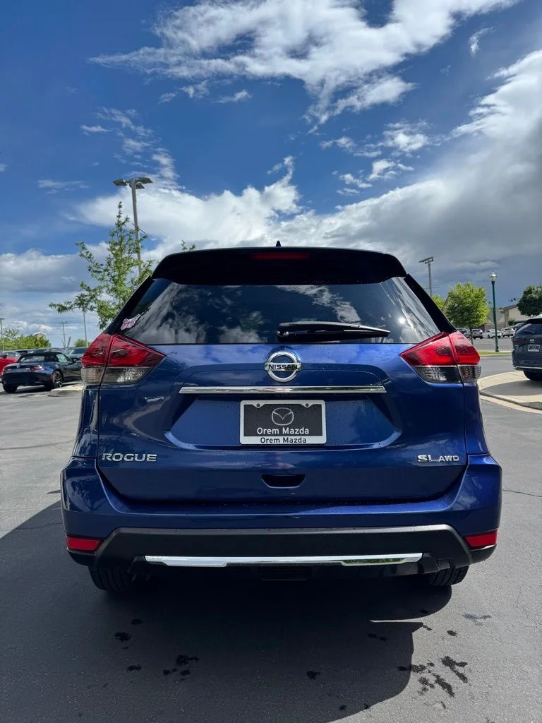 Used 2018 Blue Nissan SL image 5