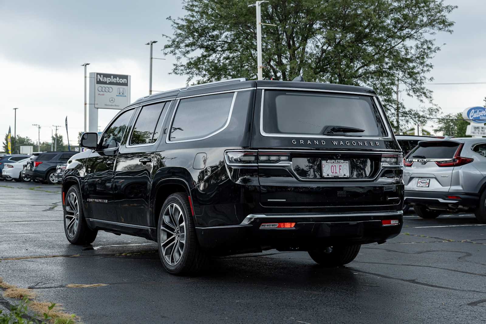 Used 2023 Diamond Black Crystal Pearlcoat Jeep Series III image 5