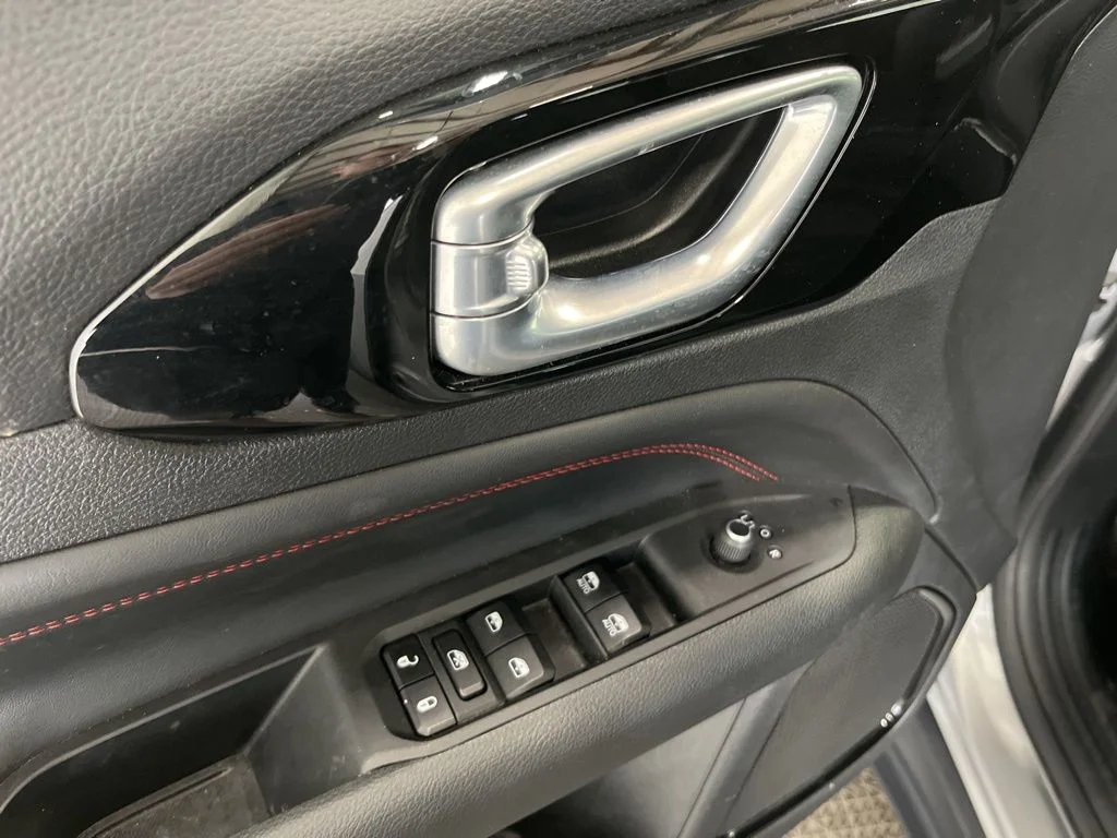 Used 2023 Silver Jeep Trailhawk image 4