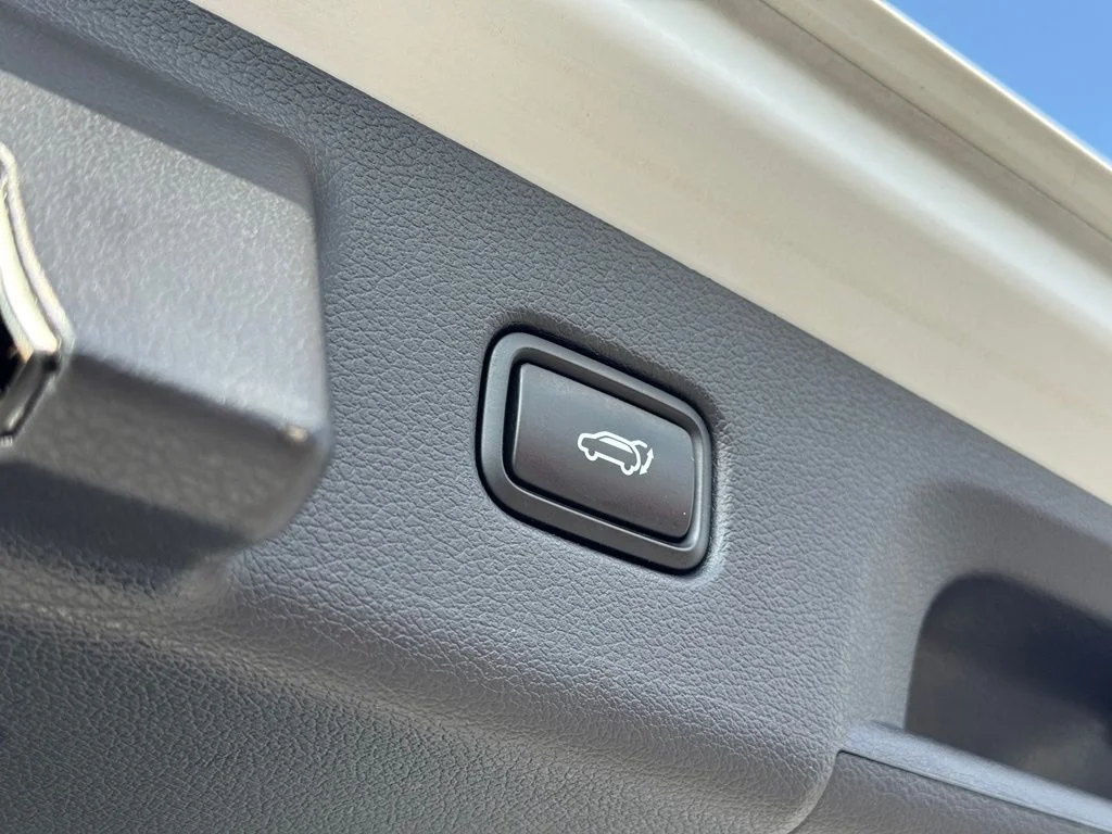 Used 2024 White Hyundai SEL image 12