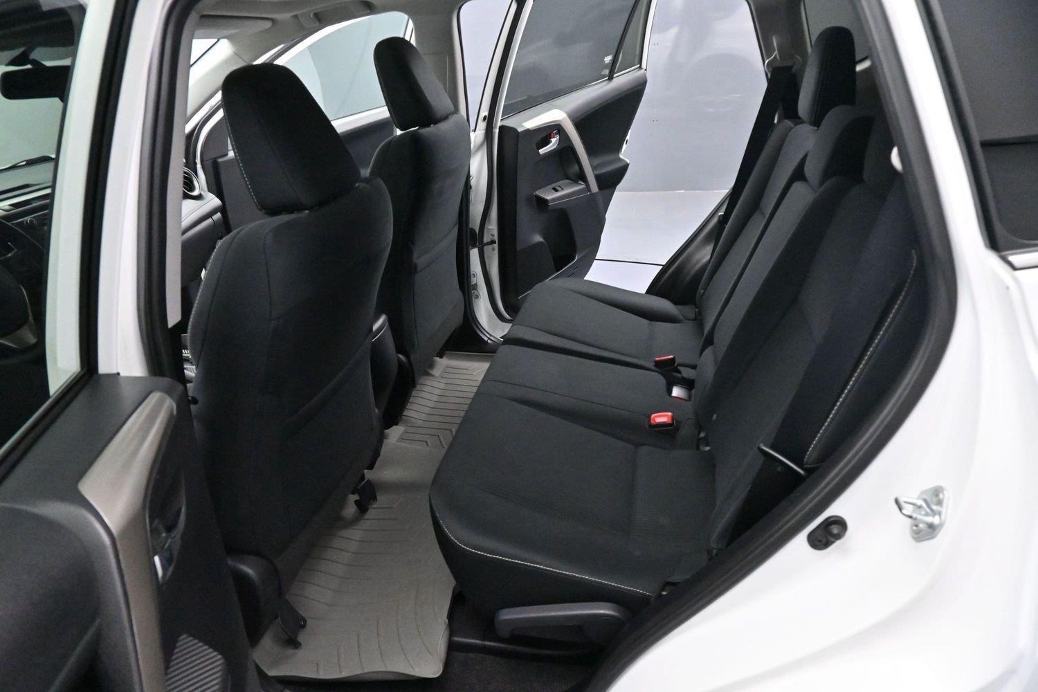 Used 2015 Super White Toyota XLE image 27