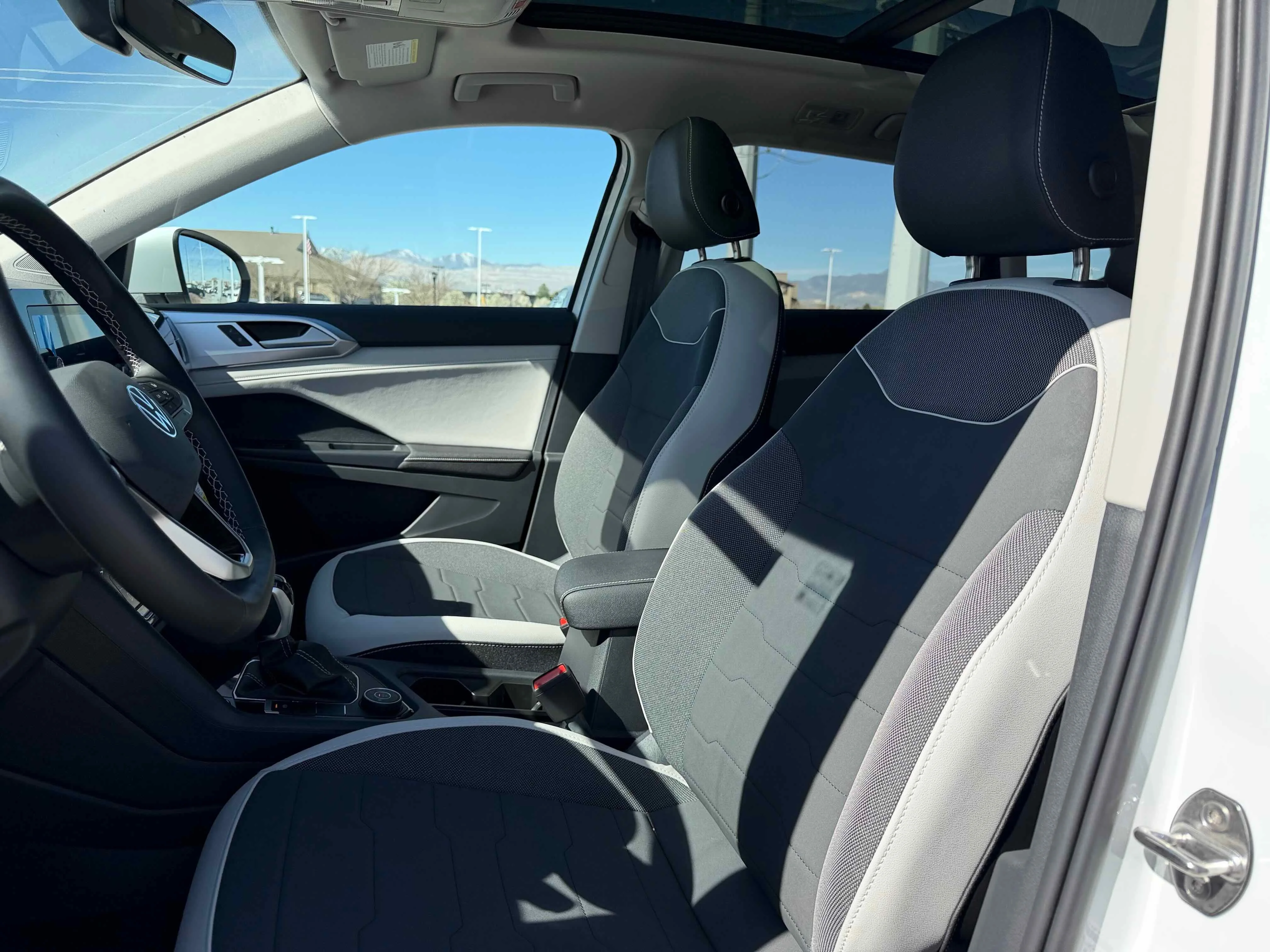 New 2026 Pure White Volkswagen SE image 4
