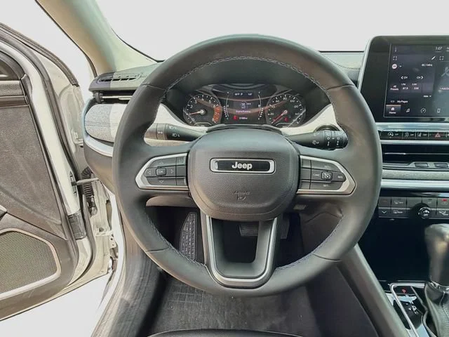 Used 2022 Bright White Clearcoat Jeep Latitude image 35