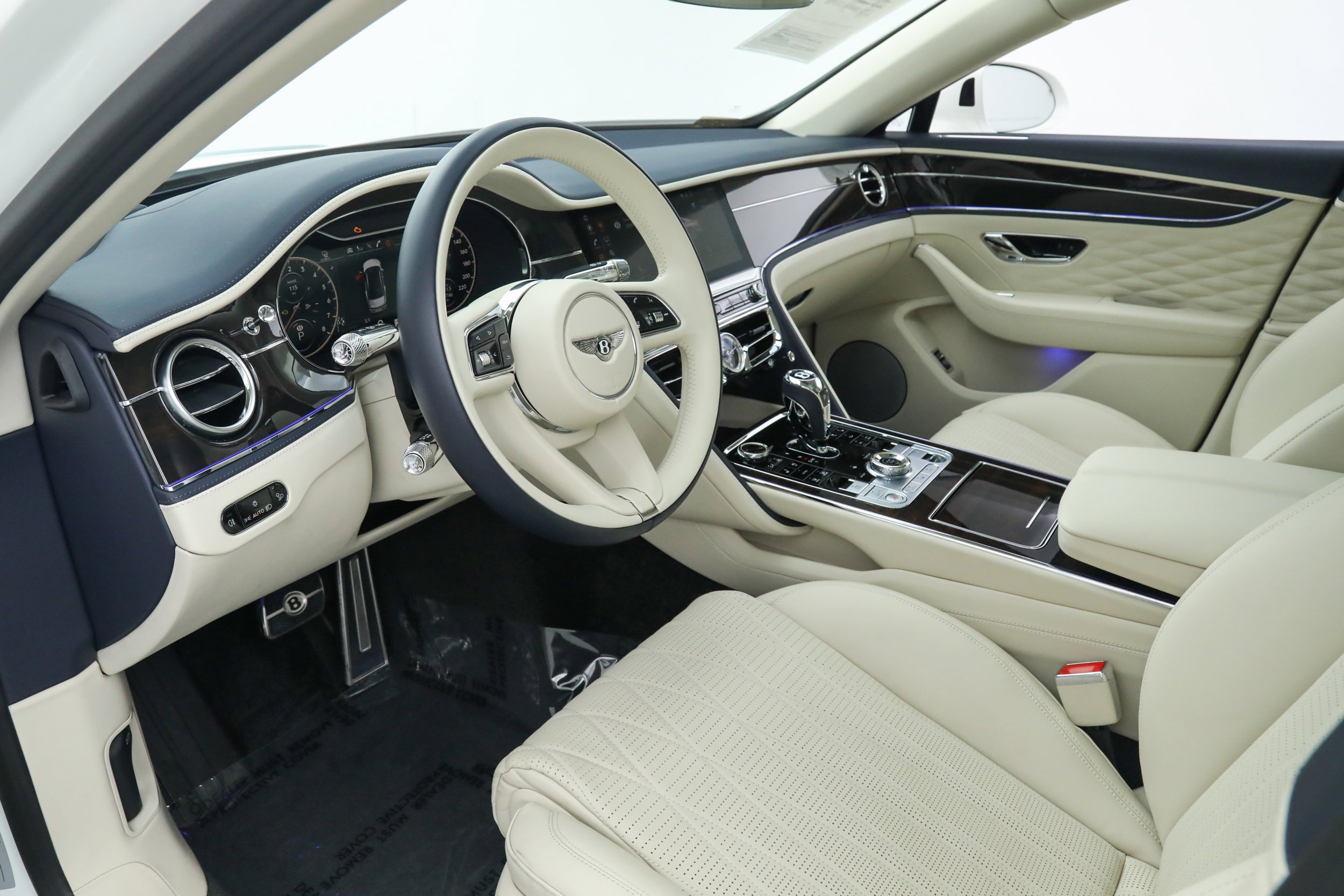 Used 2022 White Bentley  image 23