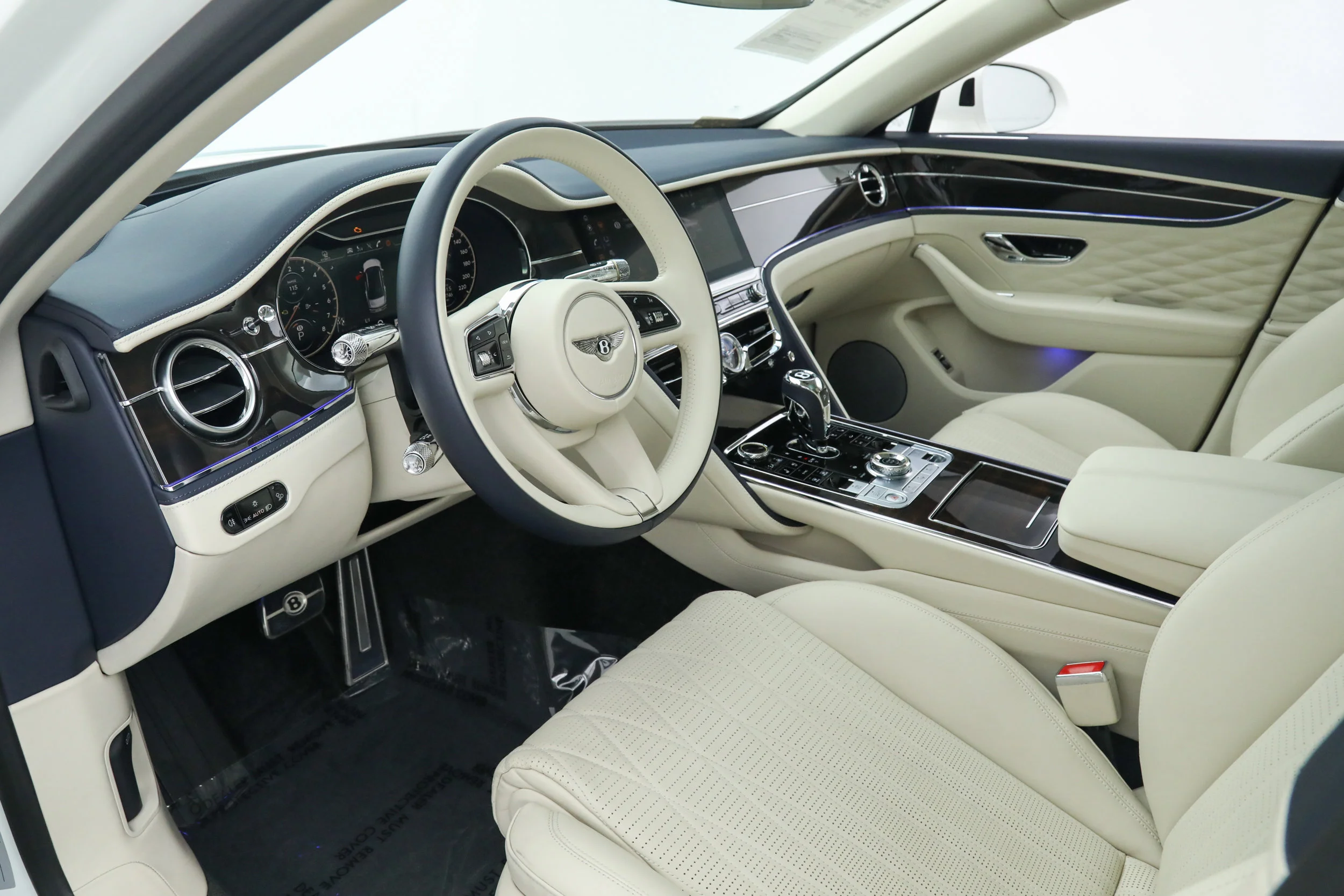 Used 2022 White Bentley  image 23