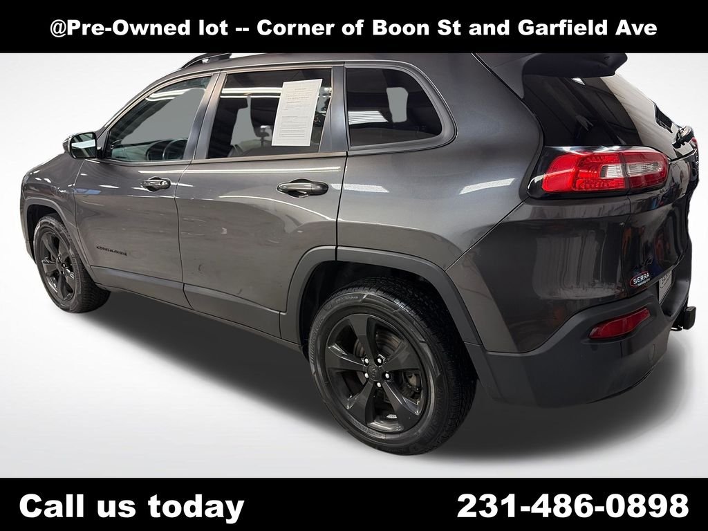 Used 2016 Gray Jeep Altitude image 5