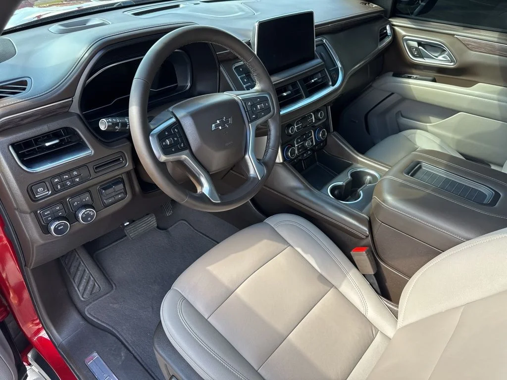 Used 2023 Red Chevrolet Z71 image 40