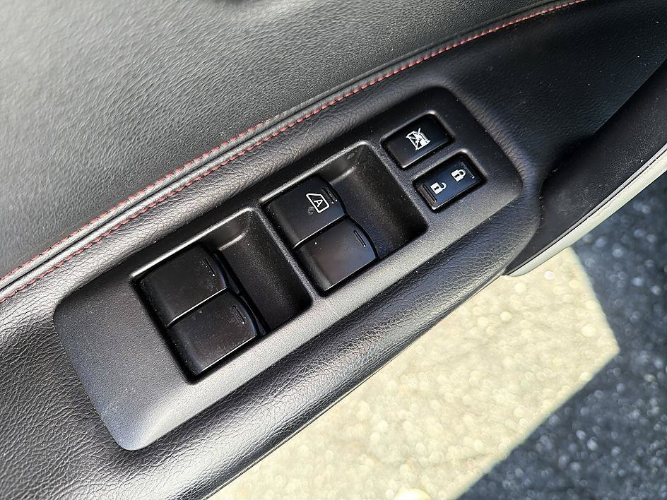 Used 2013 Brilliant Silver Nissan SL image 13