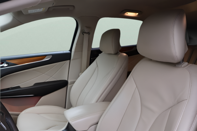 Used 2019 Burgundy Lincoln Select image 14