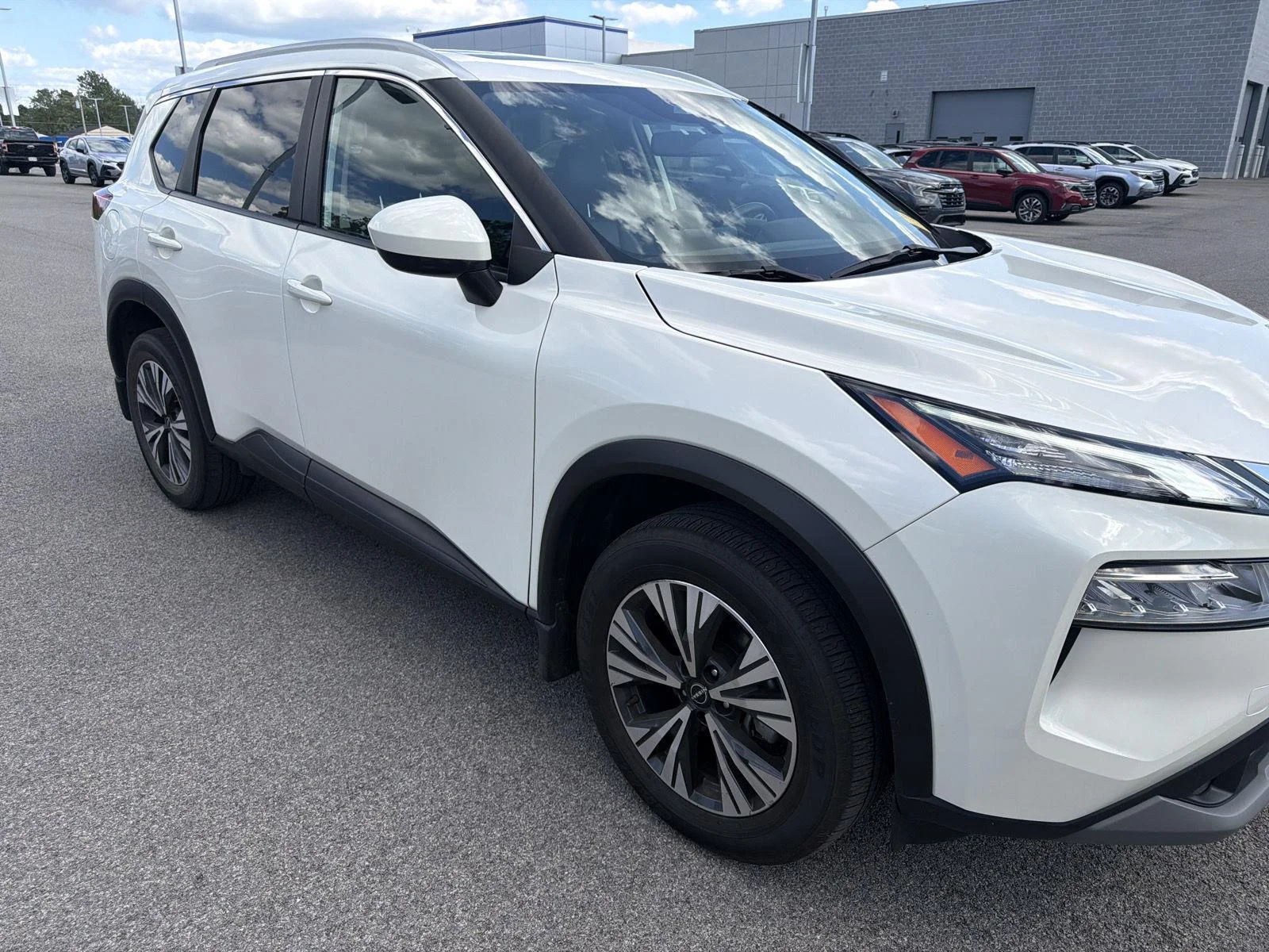 Used 2023 Pearl White Tricoat Nissan SV image 9