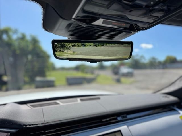 New 2027 Ostuni Pearl White Land Rover  image 18