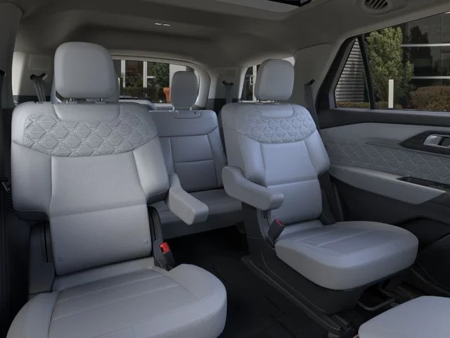 New 2026 Star White Metallic Tri-Coat Ford Platinum™ image 11
