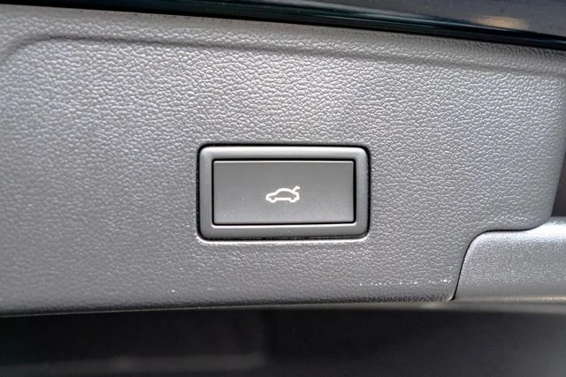 New 2026 Black Volkswagen 2.0T SE w/Technology image 37