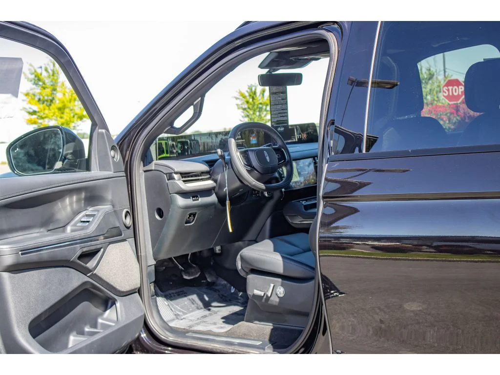 New 2026 Infinite Black Metallic Clearcoat Lincoln Reserve image 37