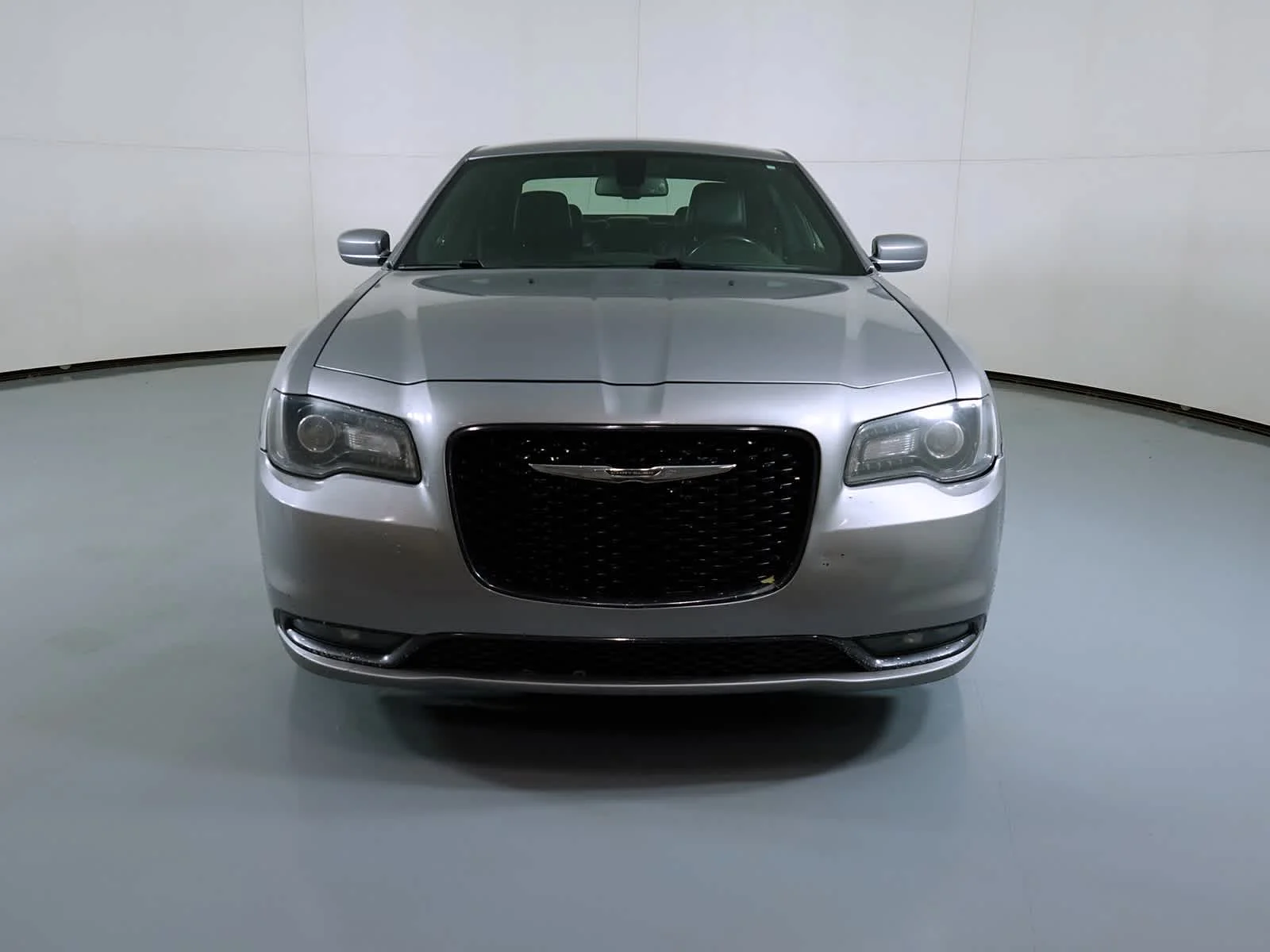 Used 2017 Billet Silver Metallic Clearcoat Chrysler 300S image 7