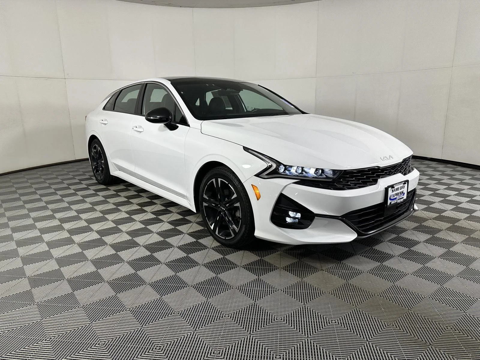 Used 2023 Glacial White Pearl Kia GT-Line image 17