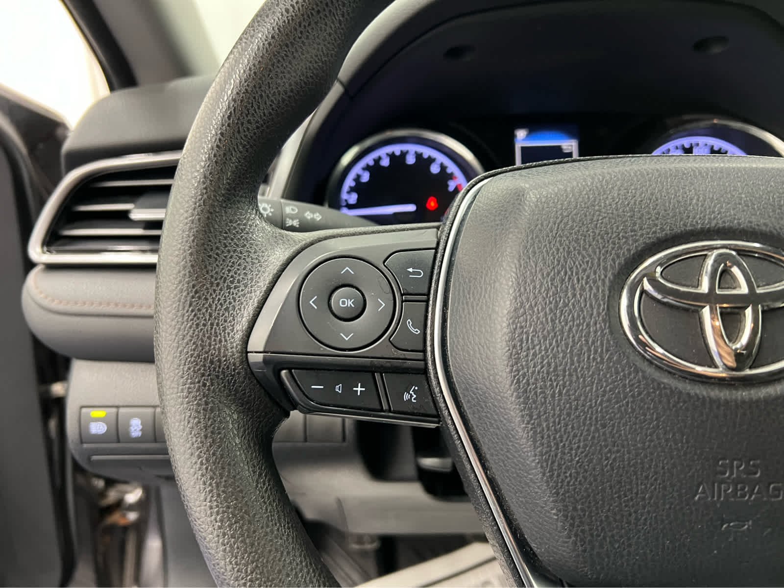 Used 2020 Predawn Gray Mica Toyota LE image 14