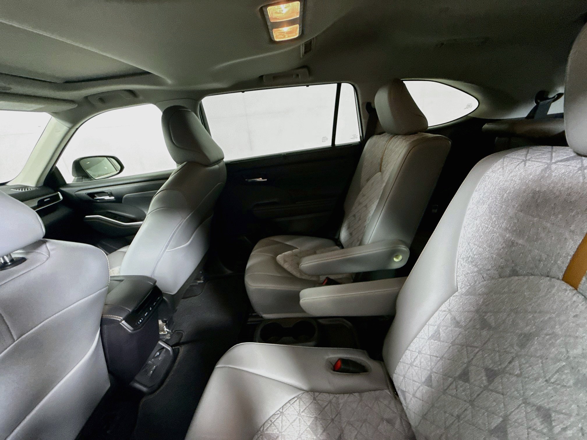 Used 2023 Wind Chill Pearl Toyota Hybrid Bronze Edition image 21