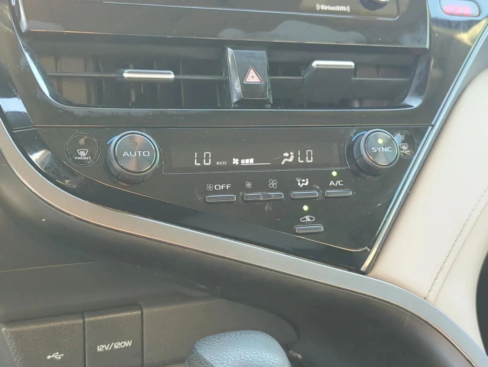 Used 2022 White Toyota LE image 21