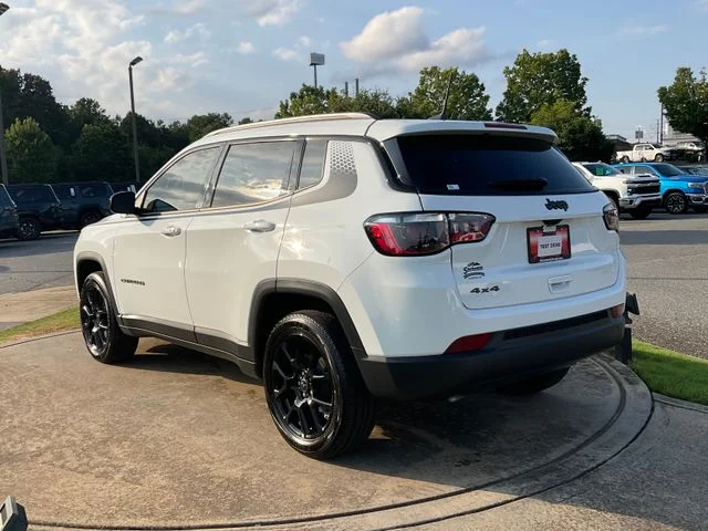 New 2026 Bright White Clearcoat Jeep Latitude image 5