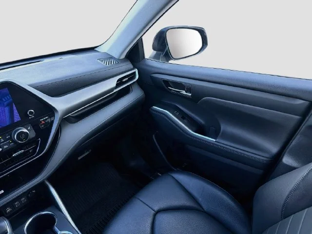 Certified Used 2023  Toyota XLE image 25