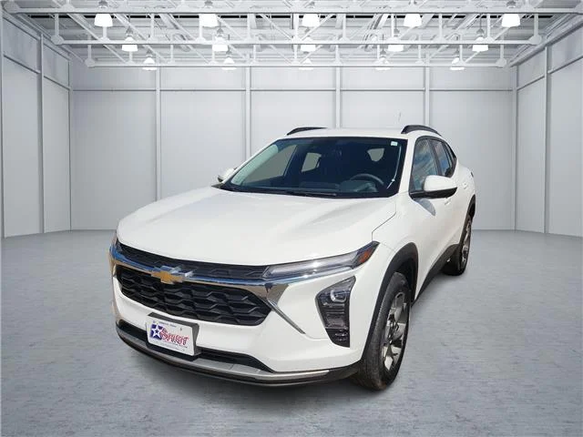 Used 2025 White Chevrolet LT Front-Wheel Drive image 1