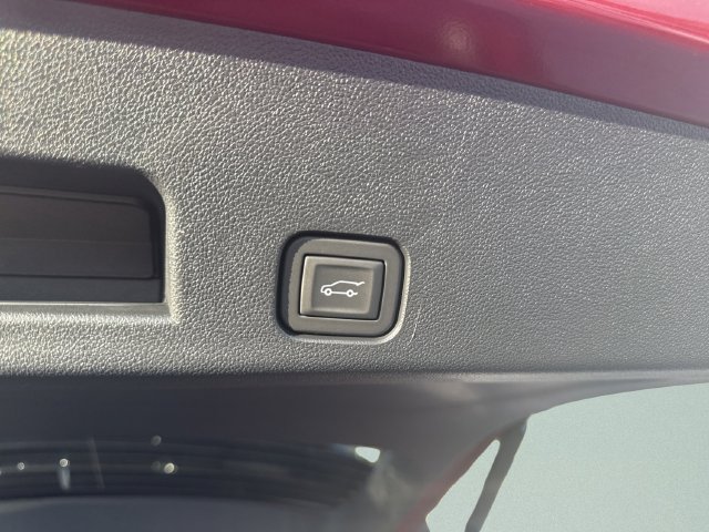 2027 Chevrolet Traverse LT - Photo 8