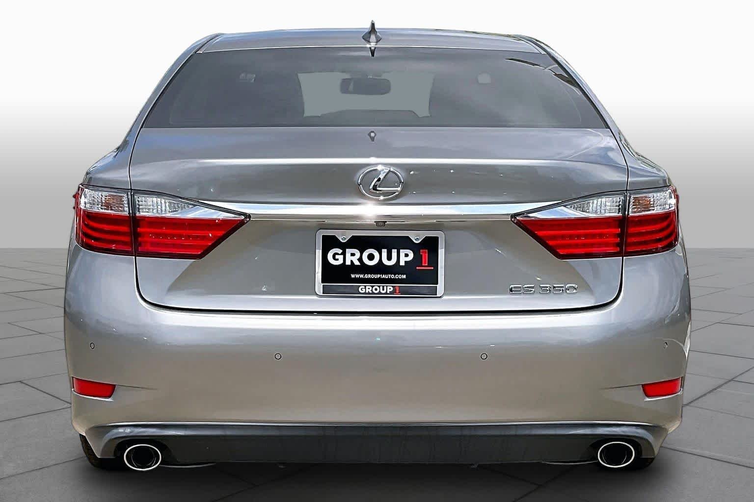 Used 2015 Atomic Silver Lexus  image 5