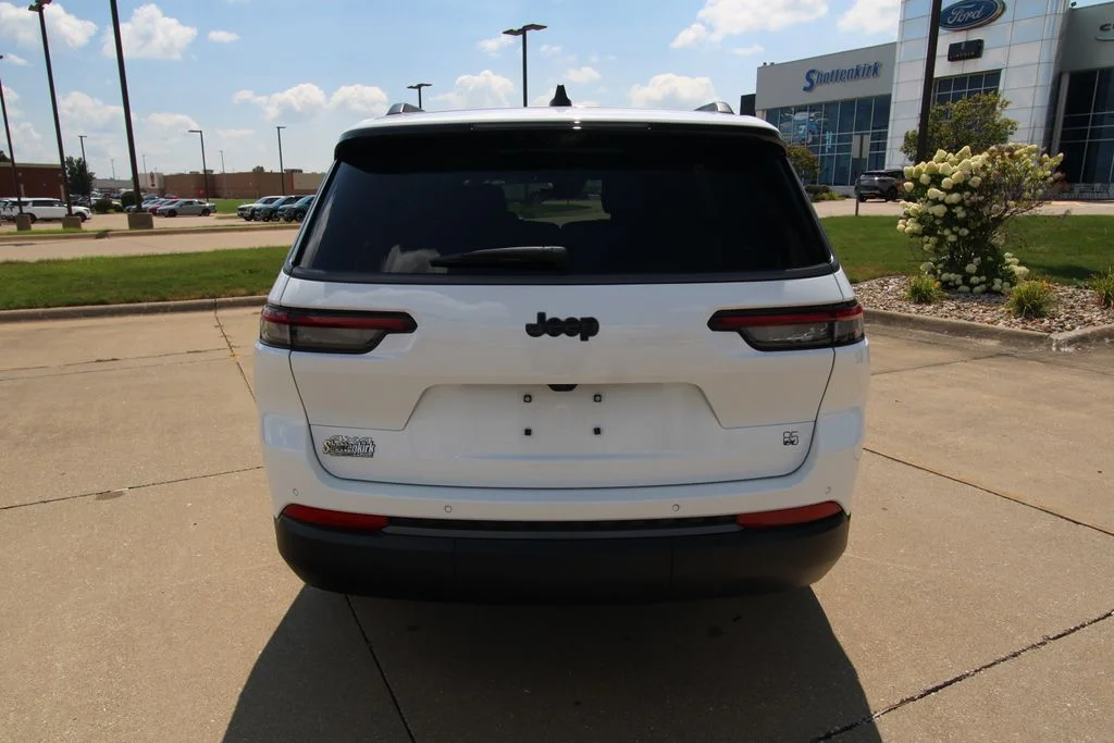 New 2026 Bright White Clear-Coat Exterior Paint Jeep Limited image 16