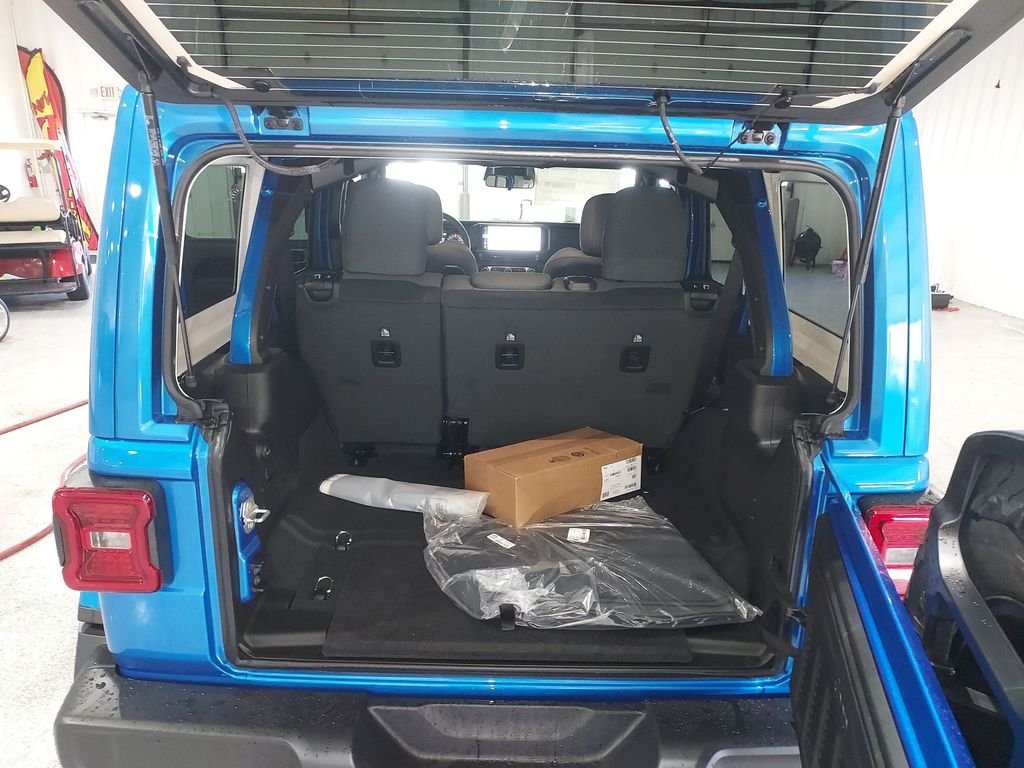 New 2026 Hydro Blue Pearl-Coat Exterior Paint Jeep Rubicon image 28