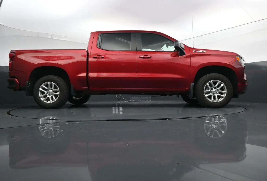 Used 2023 Red Chevrolet RST image 34
