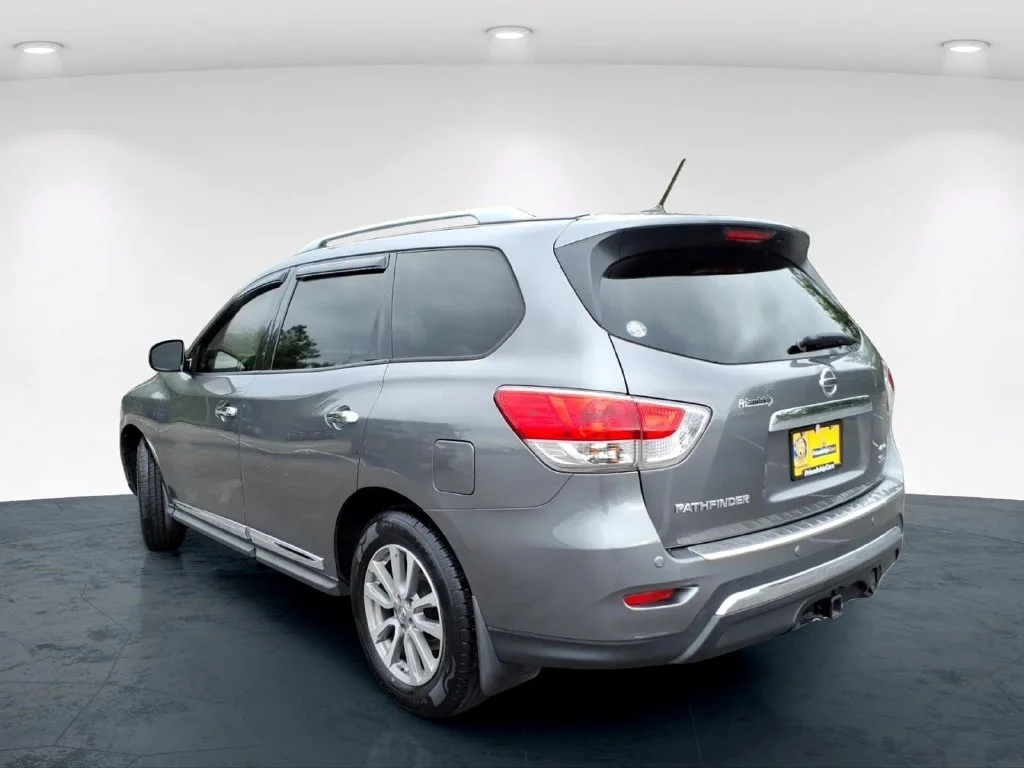Used 2016 Gray Nissan SL image 10