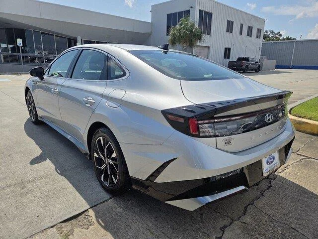 Used 2025 Aero Silver Hyundai SEL image 3