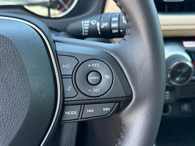 Certified Used 2025 RED MC. Toyota XLE Premium image 20