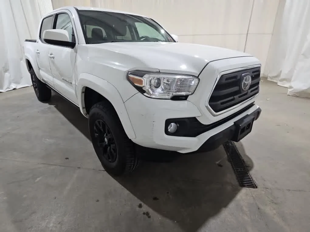 Used 2019 Super White Toyota SR5 image 6