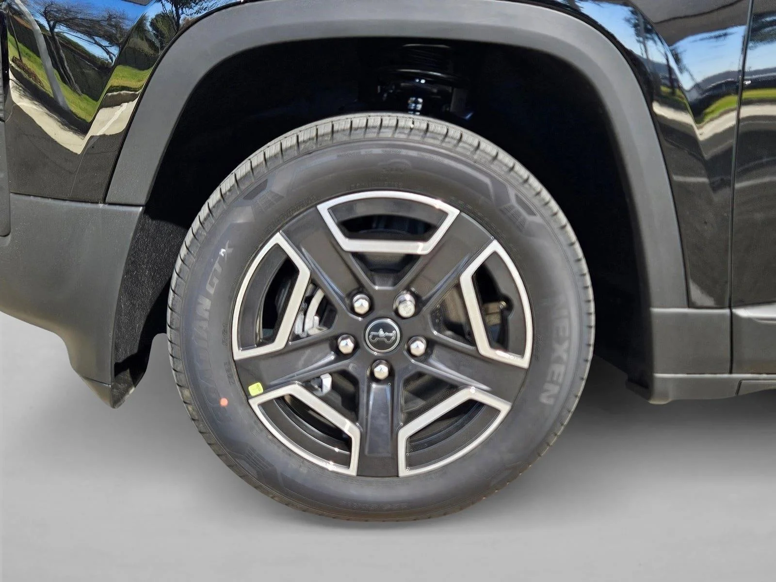 New 2026 Diamond Black Crystal Pearlcoat Jeep Laredo image 10